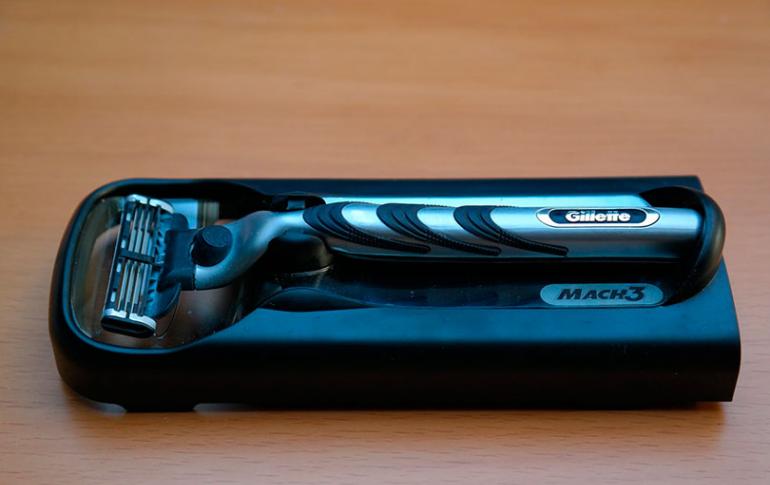 Which is better: an electric razor or a razor?