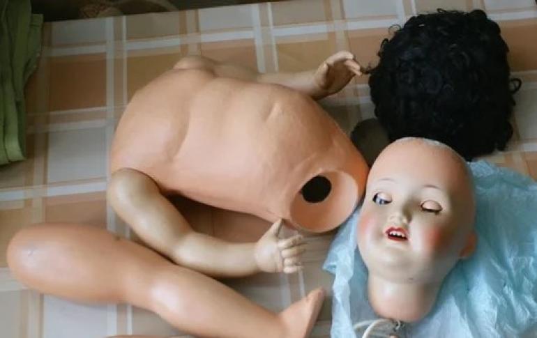 Unusual hobby: restoring dolls